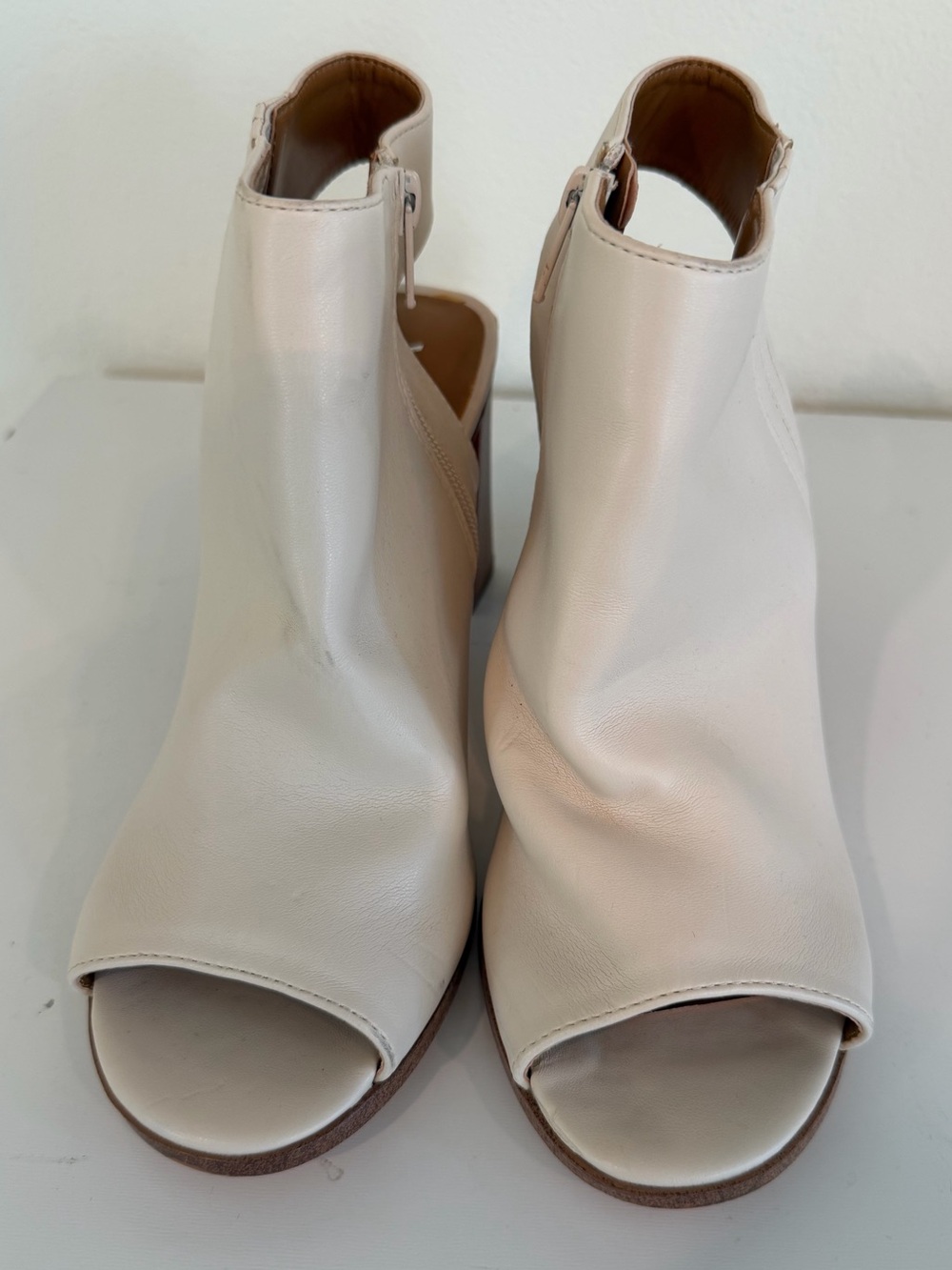 XOXO Cream Open-Toe Block Heel Mules